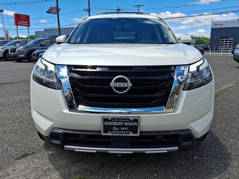 Certified 2023 Nissan Pathfinder Platinum AWD/4WD image 2