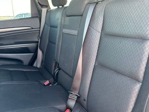 Used 2020 Jeep Grand Cherokee Laredo w/ Security & Convenience Group image 18