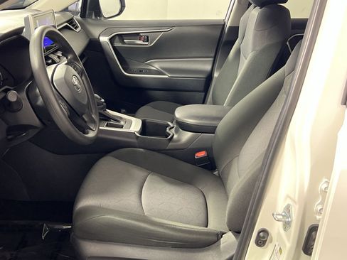 Used 2025 Toyota RAV4 XLE FWD image 14