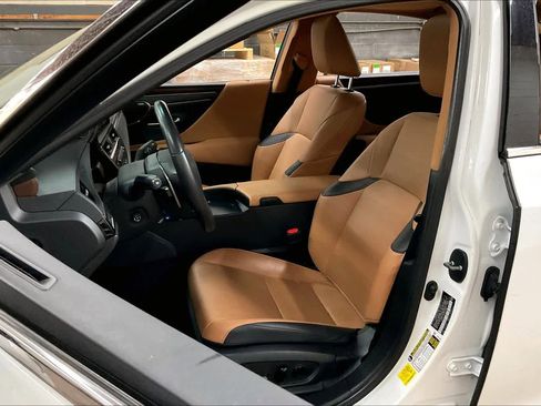 Used 2023 Lexus ES 300h w/ Premium Package image 27