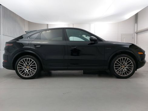 Used 2022 Porsche Cayenne E-Hybrid Coupe image 8