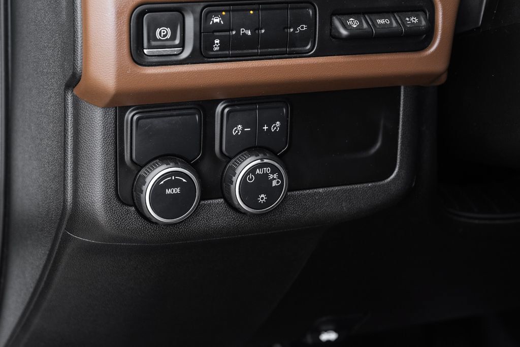 Used 2021 Chevrolet Suburban High Country RWD image 28