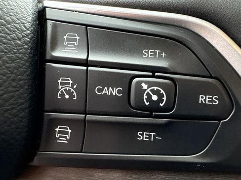 Used 2024 Jeep Grand Cherokee L Limited image 31