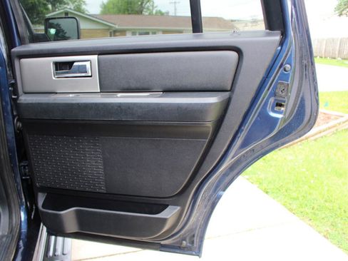 Used 2016 Ford Expedition XLT w/ Equipment Group 202A AWD/4WD image 34