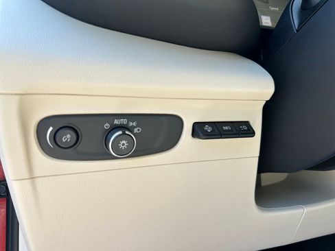 Used 2023 Buick Envision Avenir AWD/4WD image 21