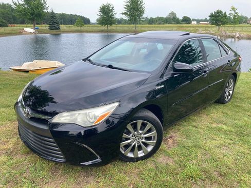 Used 2015 Toyota Camry XLE w/ Moonroof Package image 1