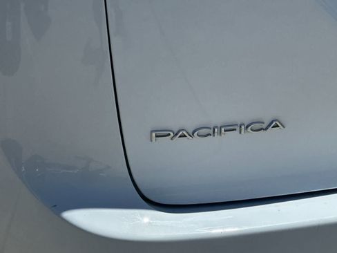 Used 2022 Chrysler Pacifica Touring-L FWD image 29