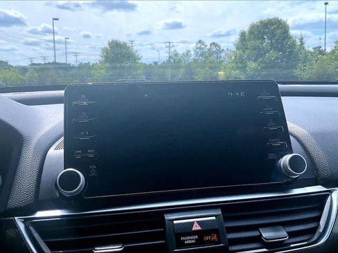 Used 2018 Honda Accord Sport image 33