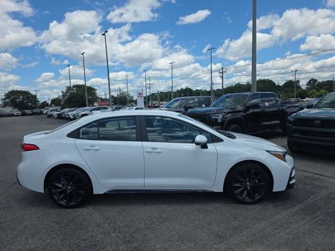 Used 2025 Toyota Corolla SE FWD image 3