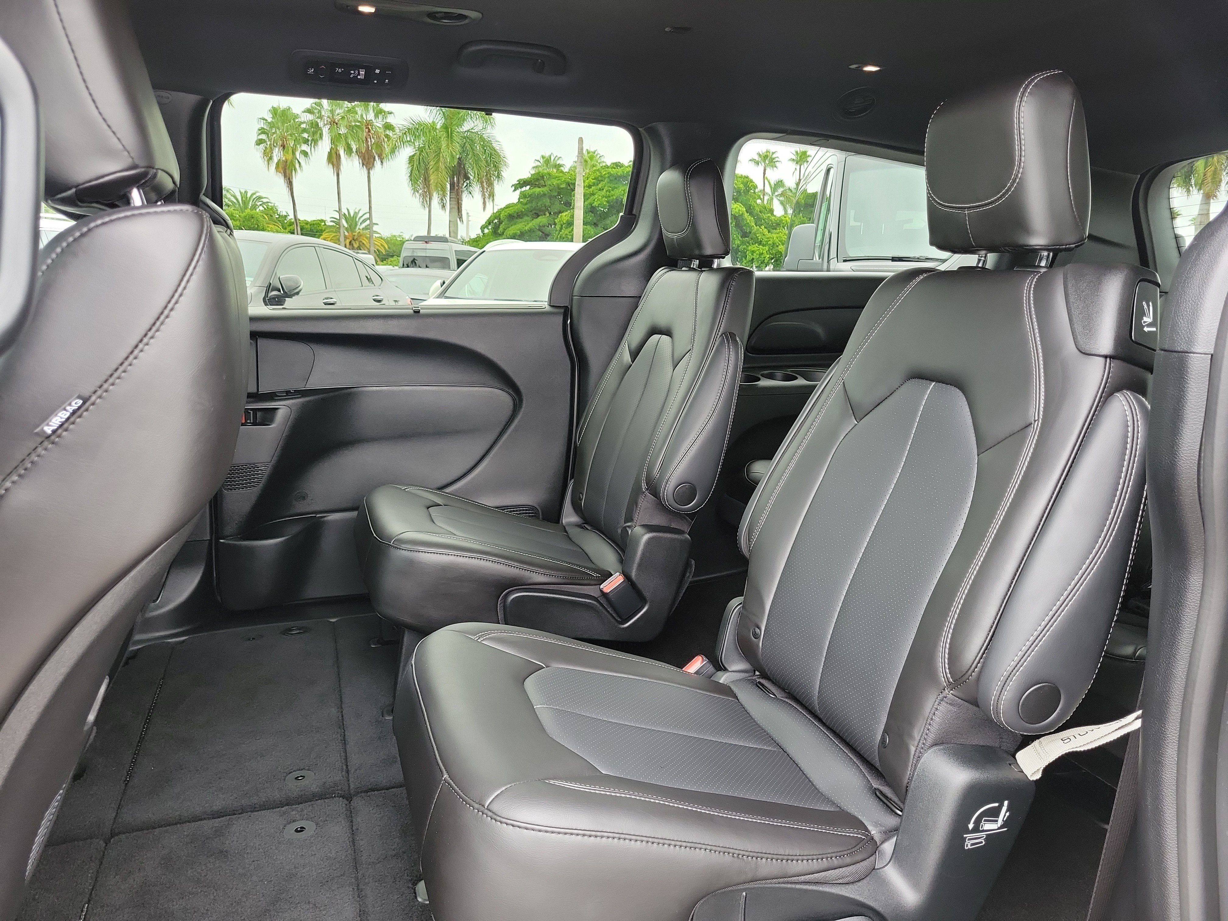Used 2023 Chrysler Pacifica Touring-L w/ S Appearance Package AWD/4WD image 13