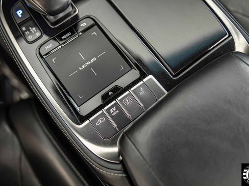 Used 2020 Lexus LS 500h AWD image 32