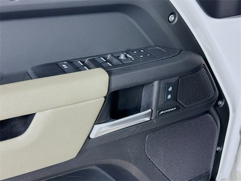 Used 2025 Land Rover Defender 110 S image 20