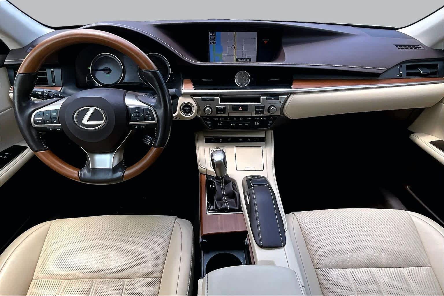 Used 2018 Lexus ES 300h w/ Luxury Package FWD image 14