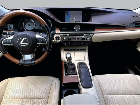 Used 2018 Lexus ES 300h w/ Luxury Package FWD image 14