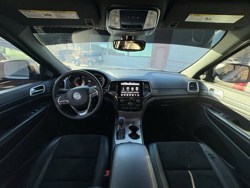Used 2019 Jeep Grand Cherokee Altitude image 2