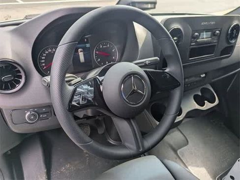 Used 2025 Mercedes-Benz Sprinter 2500 image 2