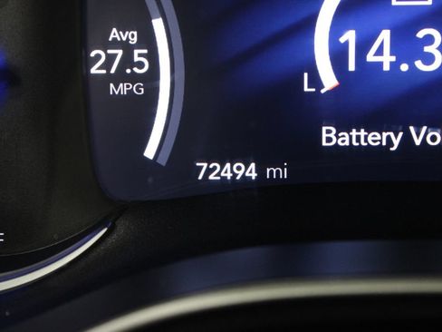 Used 2023 Chrysler Pacifica Touring-L FWD image 11