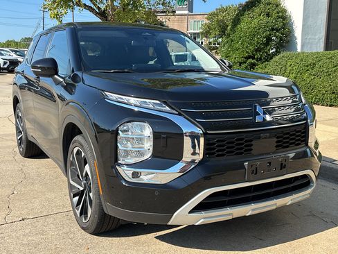 Used 2024 Mitsubishi Outlander SE AWD/4WD image 1