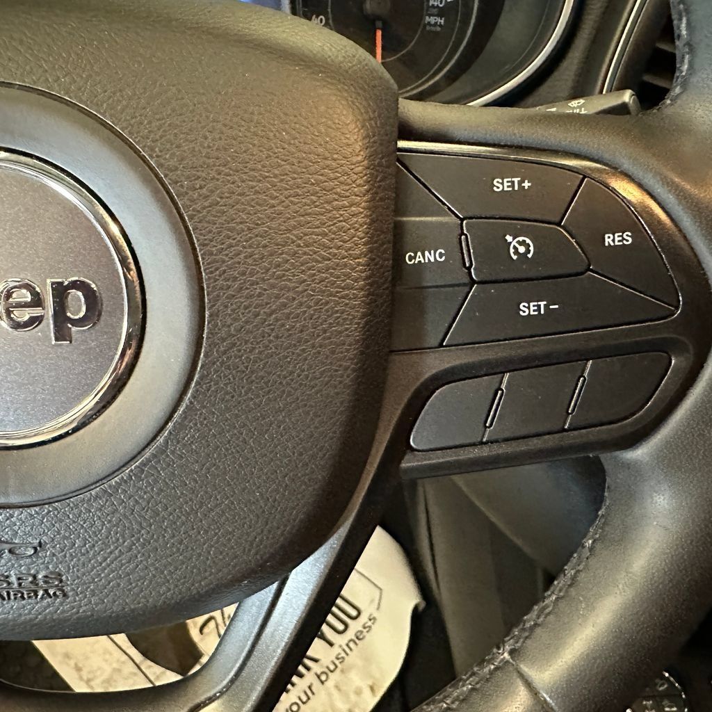 Used 2022 Jeep Cherokee Trailhawk AWD/4WD image 12