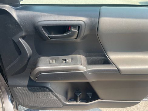 Used 2019 Toyota Tacoma SR5 AWD/4WD image 18