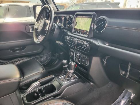 Used 2022 Jeep Wrangler Unlimited Sahara AWD/4WD image 23