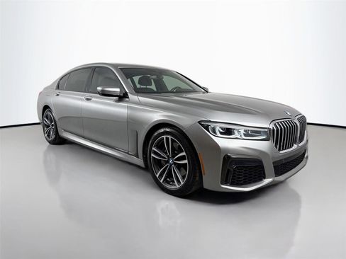 Used 2020 BMW 740i w/ M Sport Package RWD image 4
