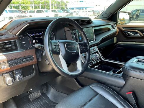 Used 2021 GMC Yukon XL Denali w/ Denali Premium Package AWD/4WD image 12