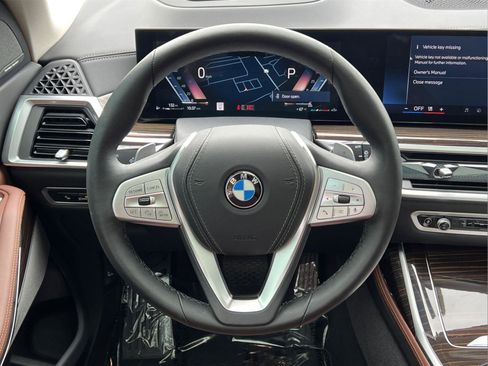 Used 2025 BMW X7 xDrive40i w/ Premium Package image 25