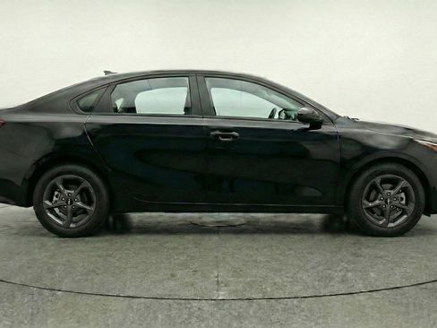 Used 2025 Kia K4 LXS image 8