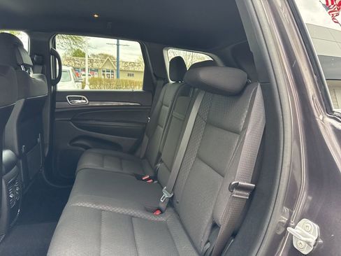 Used 2021 Jeep Grand Cherokee Laredo image 32