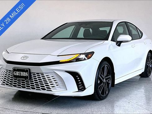 Used 2026 Toyota Camry XSE FWD image 12