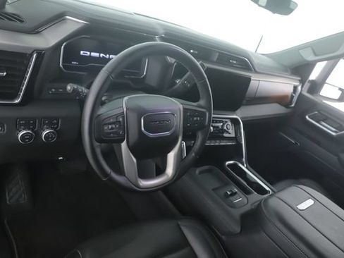 Used 2025 GMC Sierra 2500 Denali w/ Denali Reserve Package AWD/4WD image 17