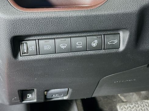 Used 2020 Toyota RAV4 Limited AWD/4WD image 17