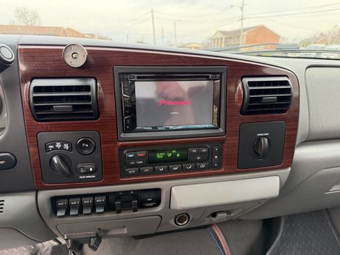 Used 2005 Ford F250 Lariat image 29