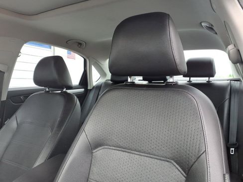 Used 2012 Volkswagen Passat 2.5 SE FWD image 8