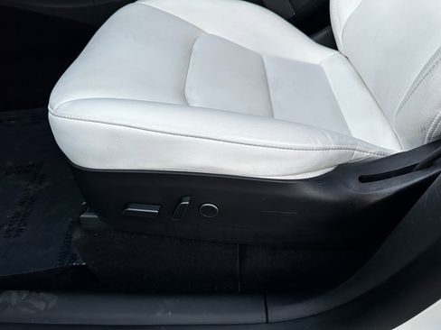 Used 2022 Tesla Model Y Performance image 21