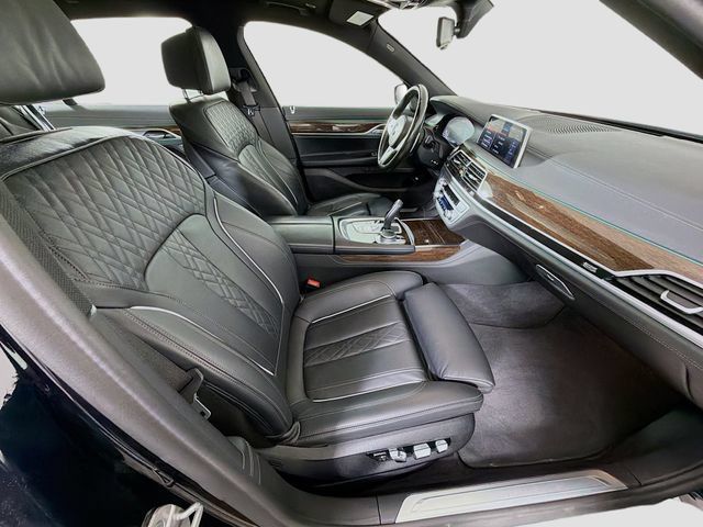 Used 2022 BMW 750Li xDrive AWD/4WD image 32