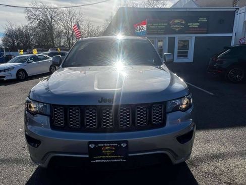 Used 2021 Jeep Grand Cherokee Laredo X image 2