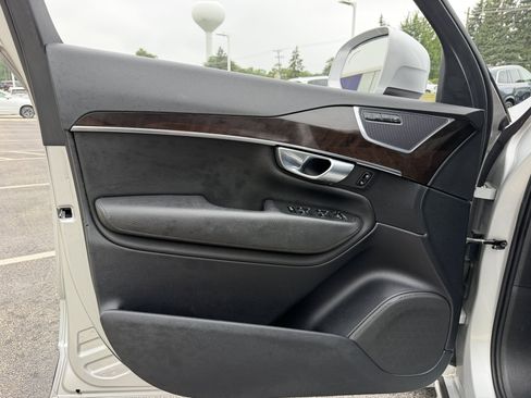 Used 2017 Volvo XC90 T6 Momentum w/ Vision Package AWD/4WD image 7