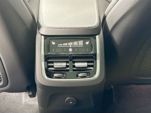 New 2025 Volvo XC90 T8 Plus w/ Protection Package Premier image 25