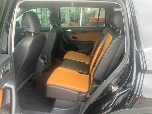 Certified 2019 Volkswagen Tiguan SE w/ Panoramic Sunroof Package image 14