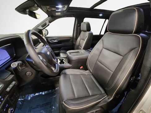 Certified 2024 Chevrolet Suburban Premier w/ Premium Package image 12