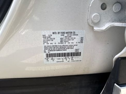 Used 2021 Ford Explorer Limited w/ Equipment Group 301A AWD/4WD image 16
