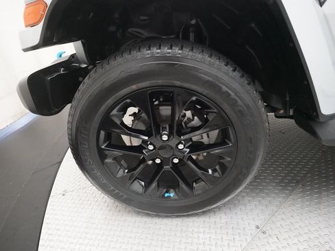 Used 2022 Jeep Wrangler Unlimited Sahara w/ Cold Weather Group image 26