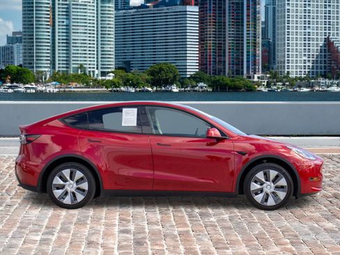 Used 2022 Tesla Model Y Long Range AWD/4WD image 10