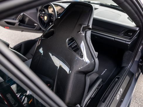 Certified 2025 Porsche 911 GT3 RWD image 58