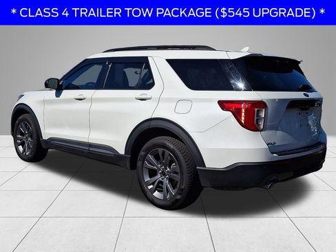Used 2022 Ford Explorer XLT w/ Equipment Group 202A image 6