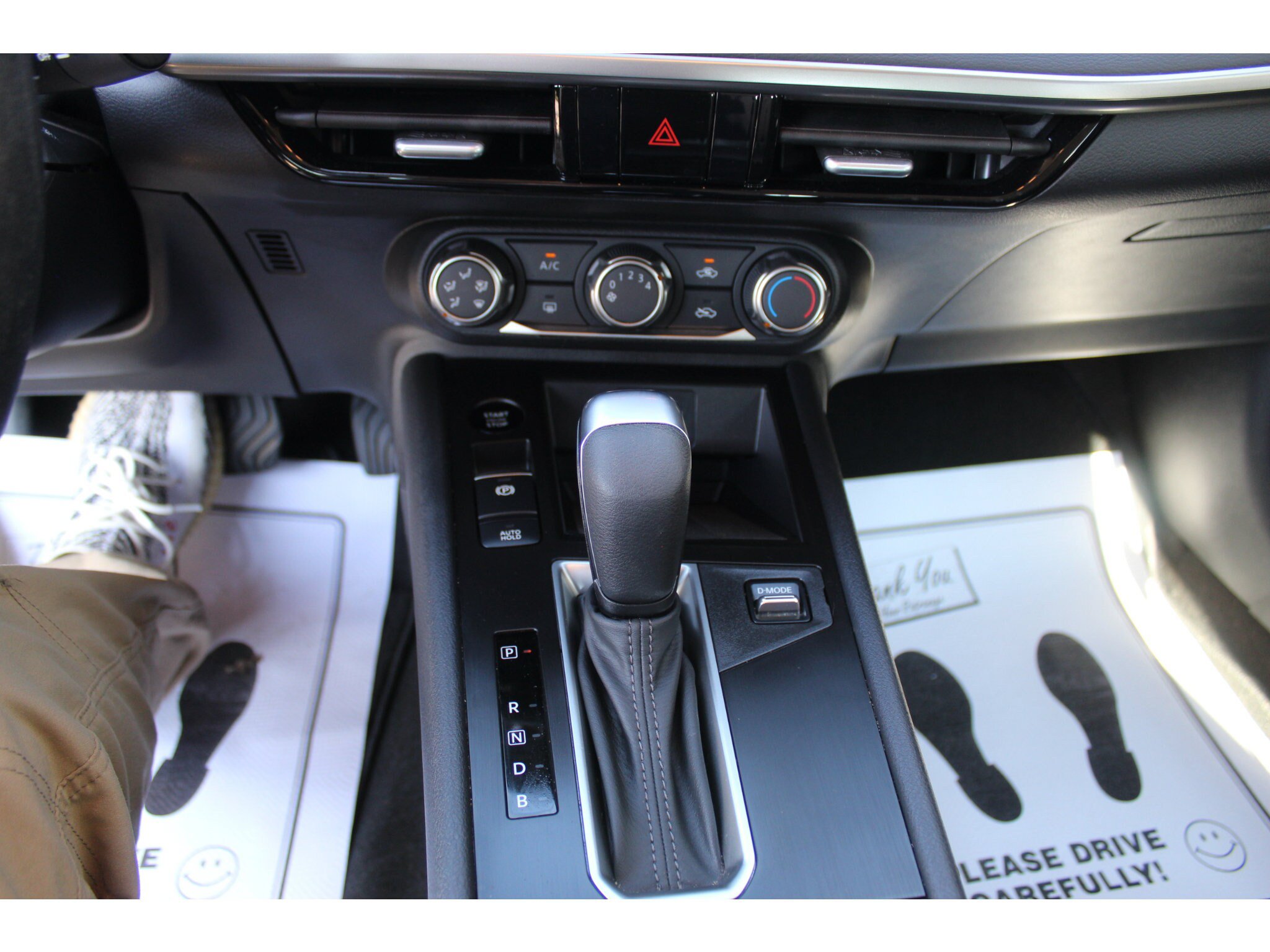 Used 2025 Nissan Kicks S AWD/4WD image 12