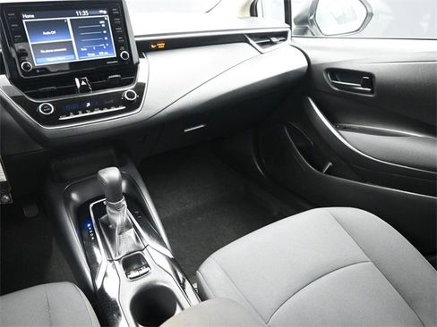 Used 2022 Toyota Corolla LE image 11