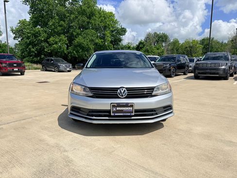 Used 2016 Volkswagen Jetta S FWD image 2